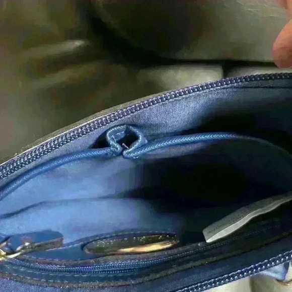 Ellen Tracy Crossbody Purse - Picture 5 of 6